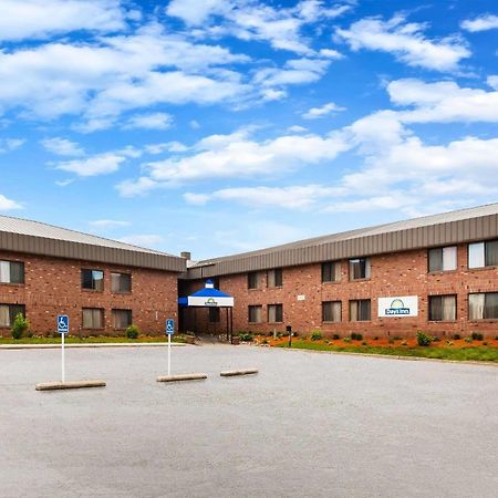 Days Inn By Wyndham Midland Bagian luar foto