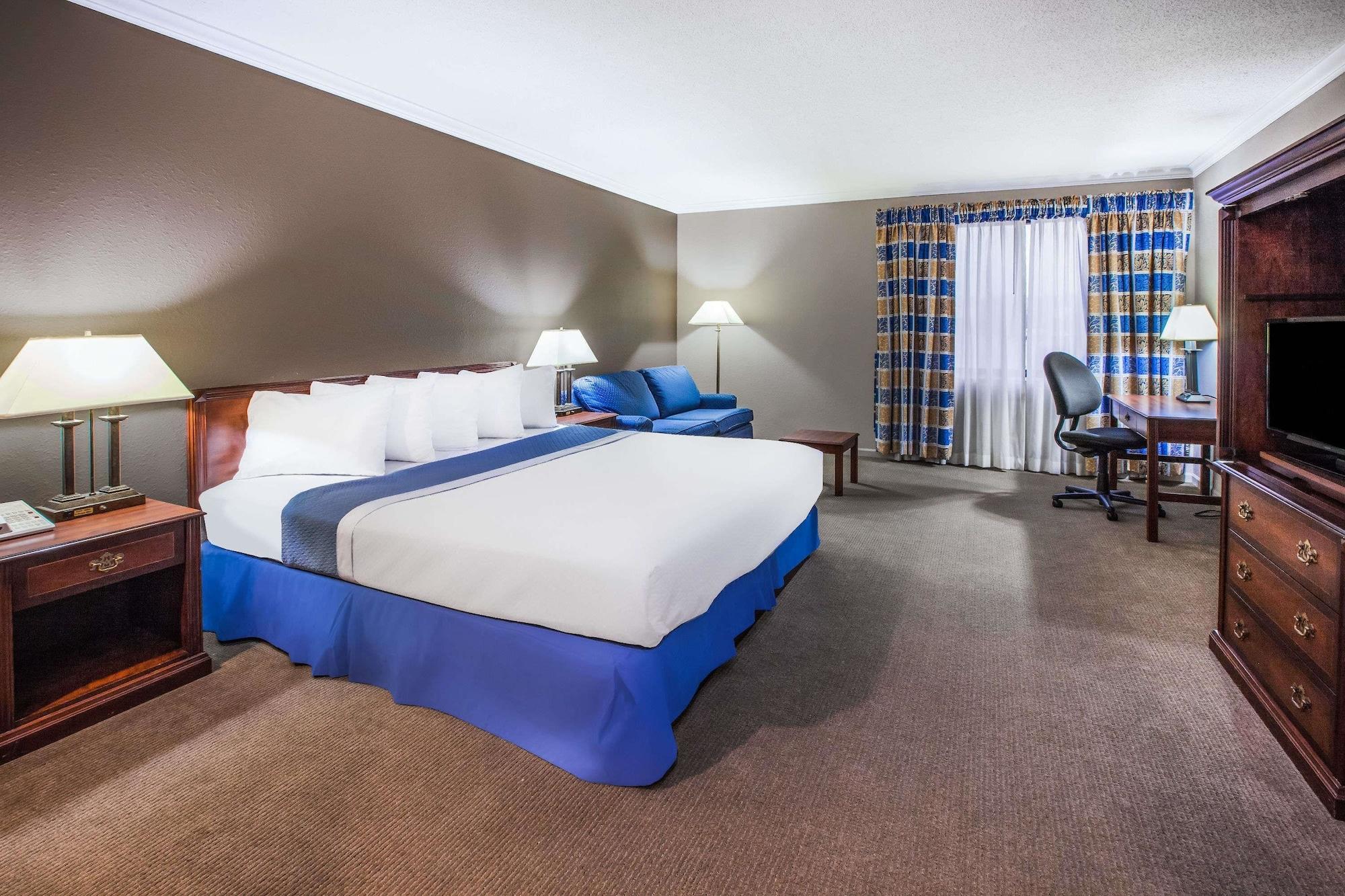 Days Inn By Wyndham Midland Bagian luar foto