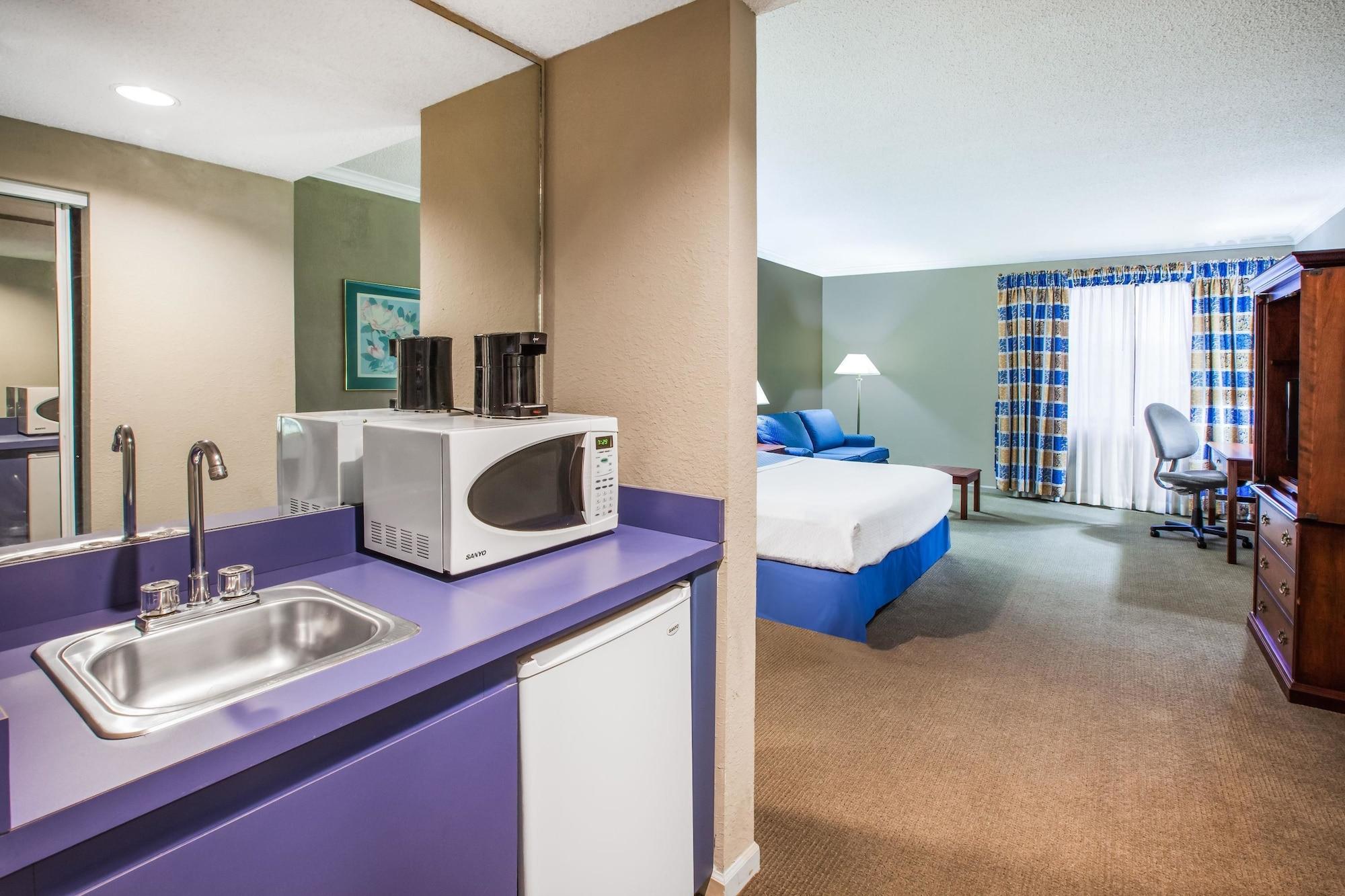 Days Inn By Wyndham Midland Bagian luar foto