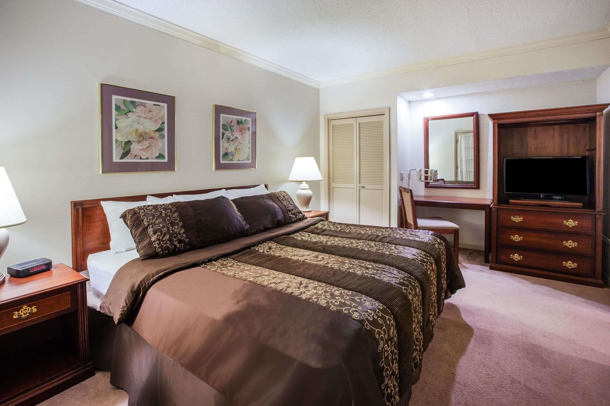 Days Inn By Wyndham Midland Bagian luar foto