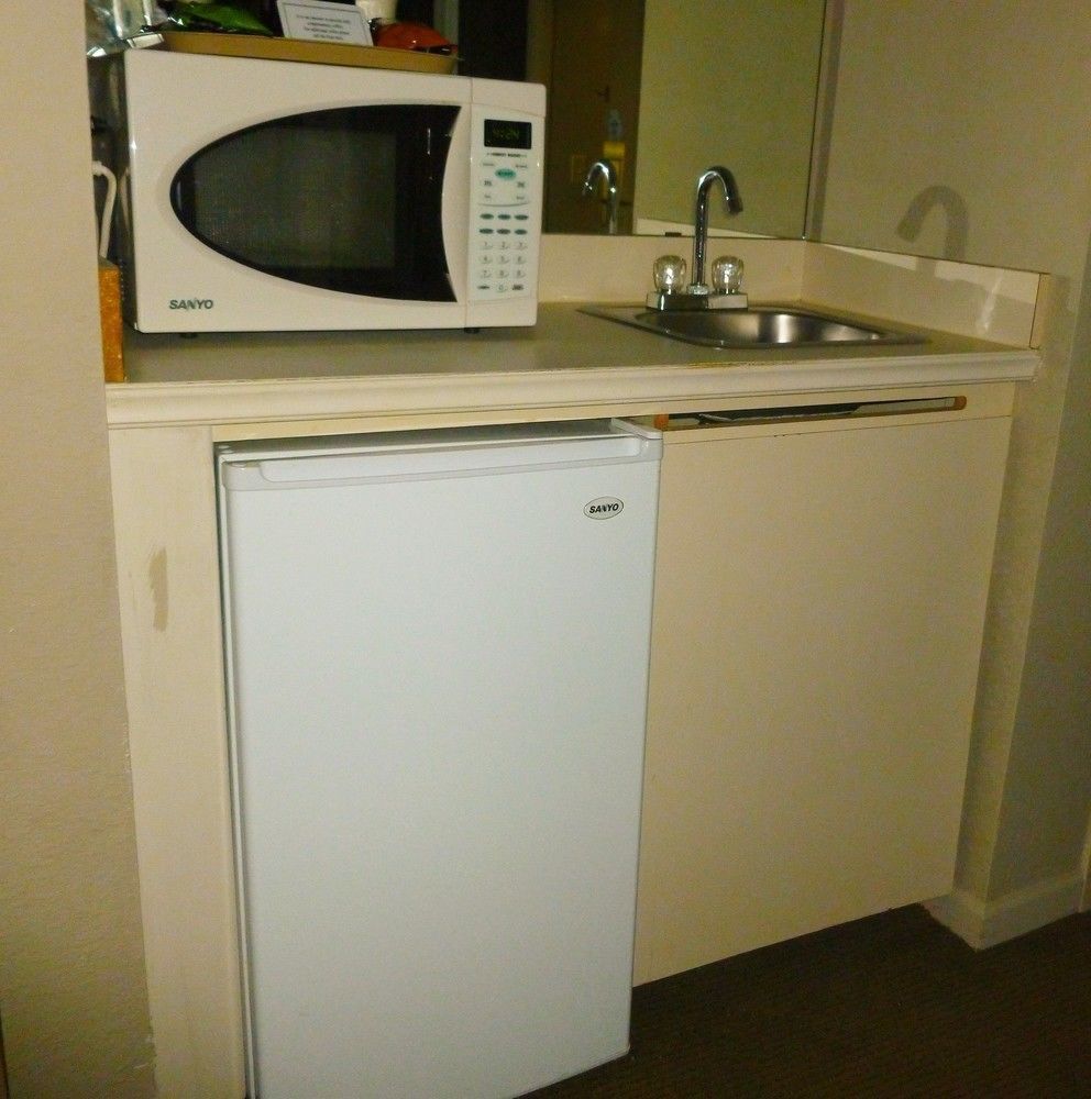 Days Inn By Wyndham Midland Bagian luar foto
