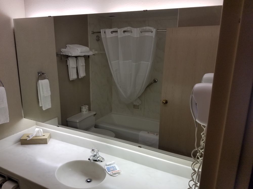 Days Inn By Wyndham Midland Bagian luar foto